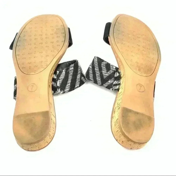 DV dolce Vita womens sandals size 7 black white Aztec strappy cork wedges - Picture 5 of 12
